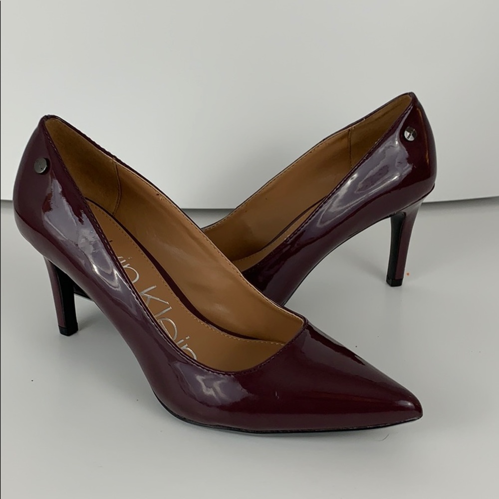 Calvin Klein Nilly Plum patent leather heel Size 6